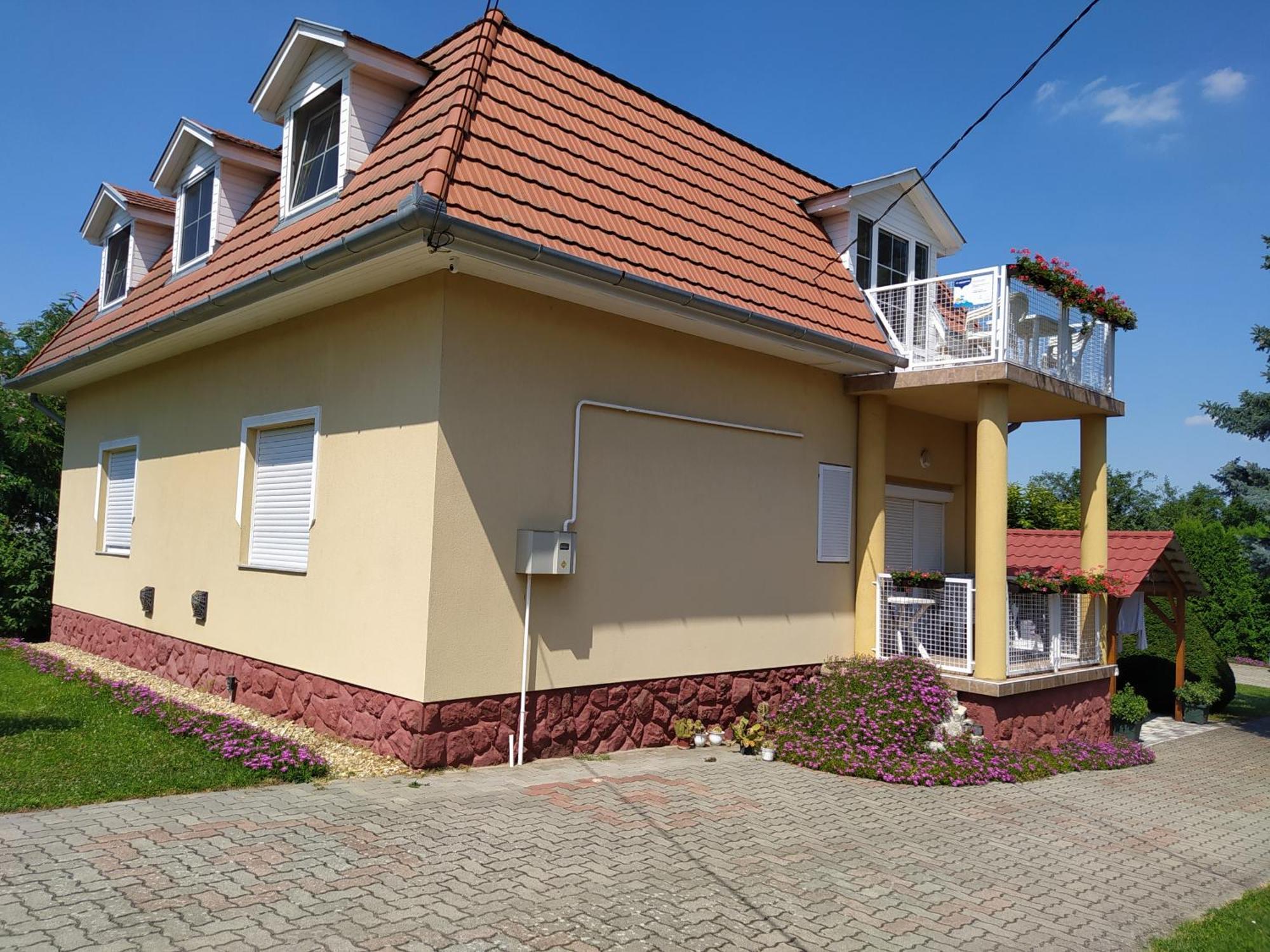 Aniko Apartmanhaz Апартаменты *